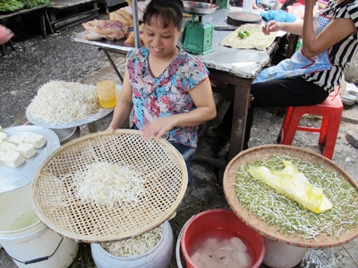 40% mẫu giá đỗ tại Hà Nội có chứa vi sinh vật gây bệnh Ảnh: Phạm Anh